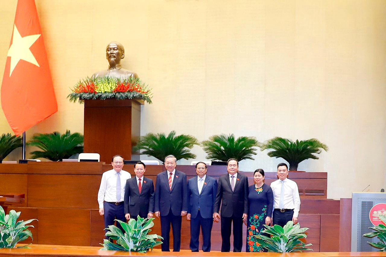 Comrade Do Duc Duy was elected Minister of Natural Resources and Environment